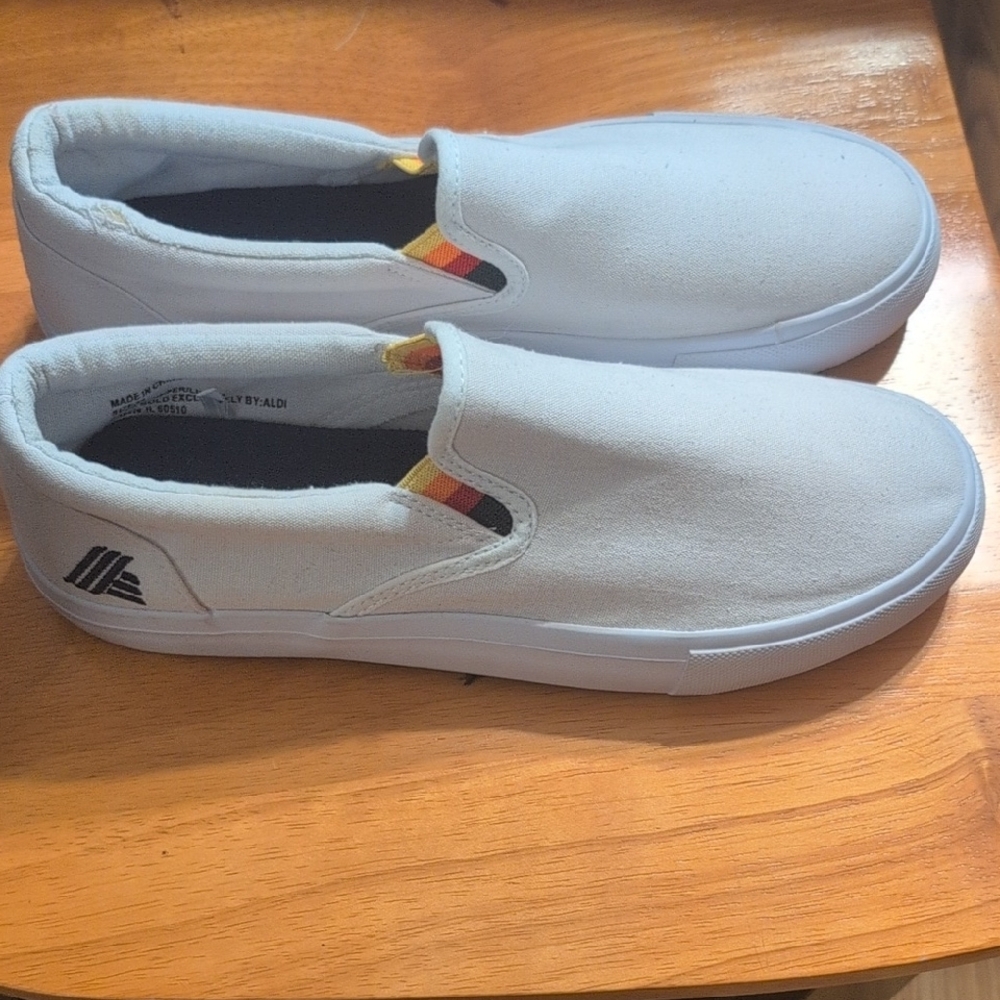 Aldi Gear Kids White Slip-On Sneakers - Picture 2 of 7